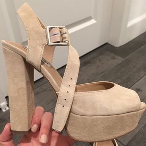 Steve Madden Jillyy Pump in blush suede